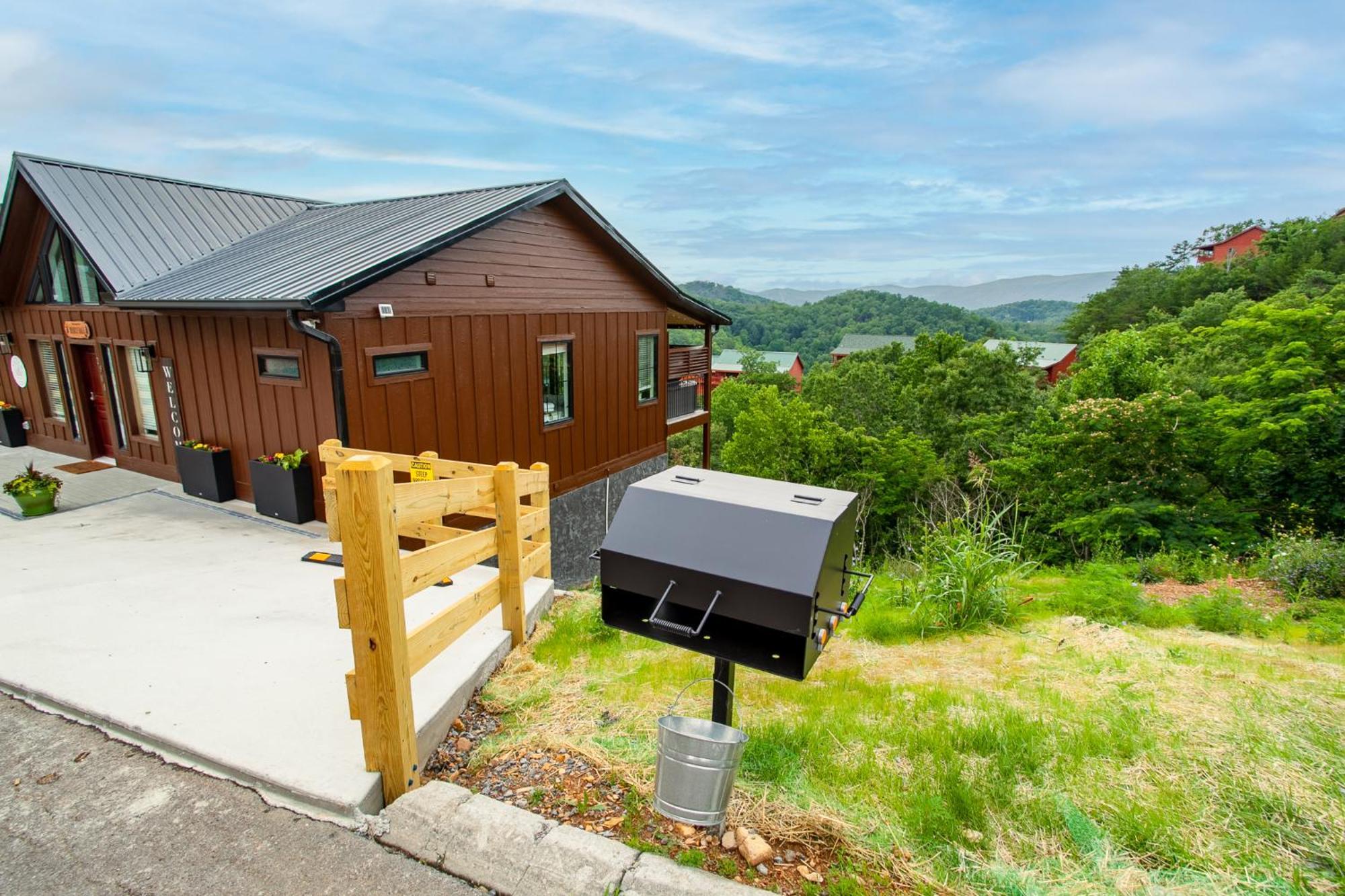 Bearly Haus -Views, Hot Tub, Pool & Xbox! Villa Pigeon Forge Exterior photo