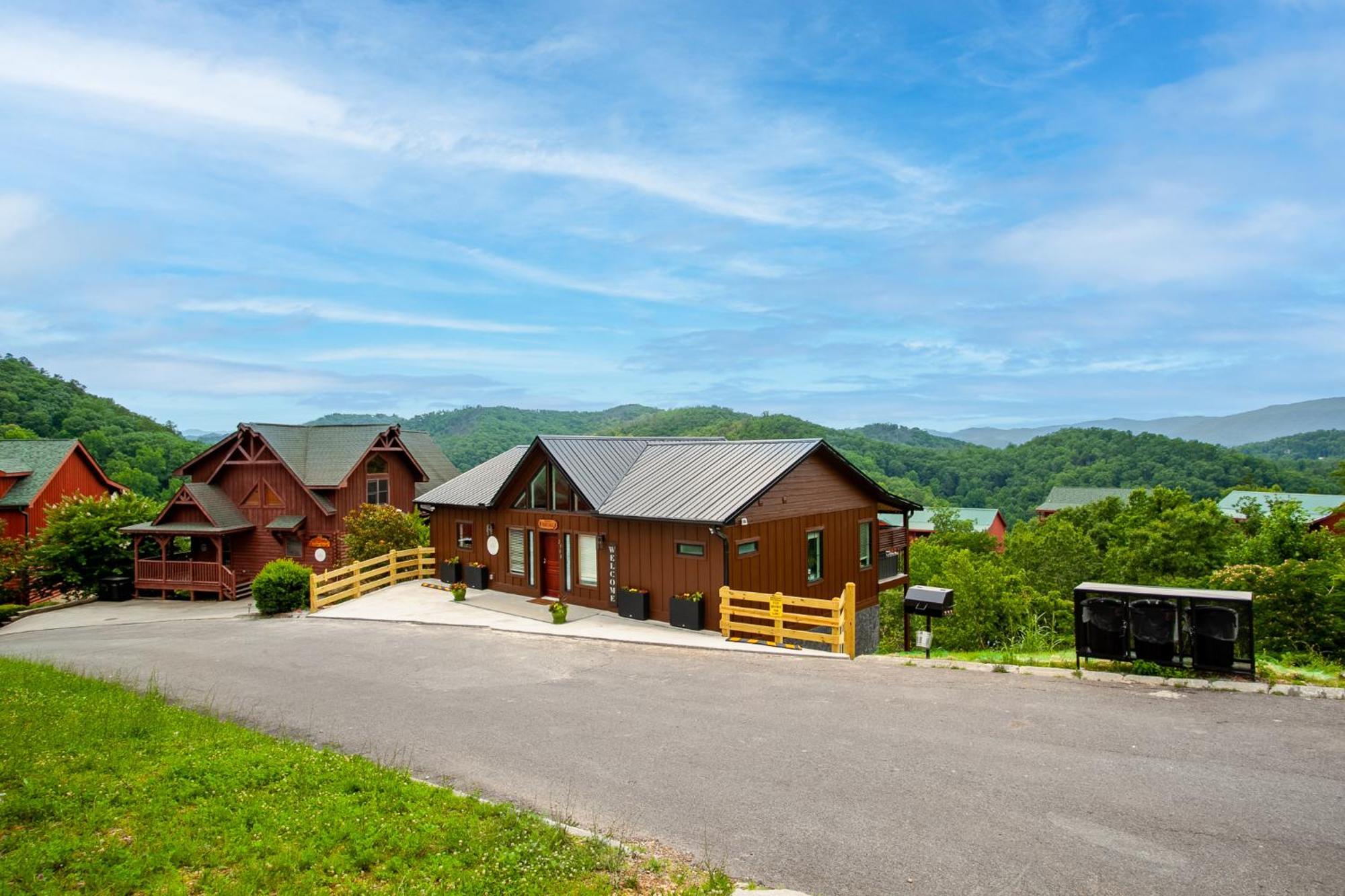 Bearly Haus -Views, Hot Tub, Pool & Xbox! Villa Pigeon Forge Exterior photo